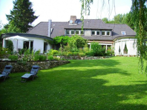 Гостиница Gästehaus Villa Kreativ Susanne Lay  Бад-Мюндер-Ам-Дайстер